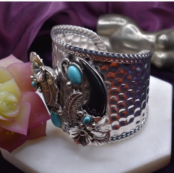 Howlite Silver Cuff - Picture 2 of 2